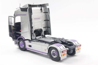 Volvo FH Globetrotter XL silb./lila Solido 1:18 Metallmodell