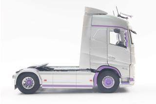 Volvo FH Globetrotter XL silb./lila Solido 1:18 Metallmodell