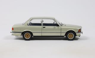 BMW 323I RESEDAGRUN-METALLIC 1980 S1812804 Solido 1:18 Metallmodell