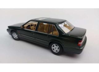 Volvo 960 1996  olive dark green metallic Triple9 1:18 (Türen, Motorhaube... nicht zu öffnen!)