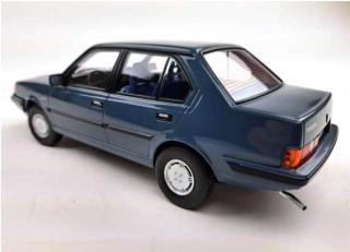 Volvo 360 1987 blue-grey with blue interior Triple 9 1:18 (Türen, Motorhaube... nicht zu öffnen!)