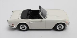 Triumph TR5 P.I. green 1967-1968 Cult Scale Models 1:18 Resinemodell (Türen, Motorhaube... nicht zu öffnen!)