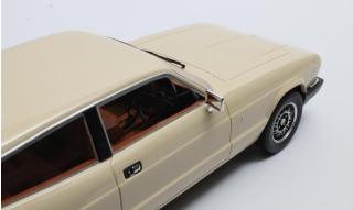 Reliant Scimitar SE6A white 1976 Cult Scale Models 1:18 Resinemodell (Türen, Motorhaube... nicht zu öffnen!)