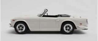 Triumph TR5 P.I. green 1967-1968 Cult Scale Models 1:18 Resinemodell (Türen, Motorhaube... nicht zu öffnen!)