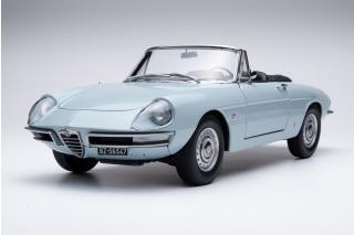 Alfa Romeo 1600 Duetto Spider 1966 - blu celeste  AR513 Limitation 750 pieces Touring Modelcars 1:18 Metallmodell 2 Türen, Motorhaube und Kofferraum zu öffnen!