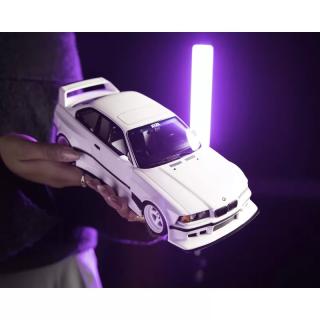 BMW E36 Khyzyl Saleem Alpine White 300 2022 \"Project Cars\" OttO mobile 1:18 Resinemodell (Türen, Motorhaube... nicht zu öffnen!)