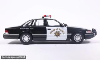 Ford Crown Victoria, 1992, California Highway Patrol MCG 1:18 Metallmodell, Türen und Hauben nicht zu öffnen