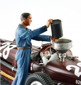 LUCIEN, Kraftstoffeinfüller im blauen Anzug Le Mans Miniatures 1:18