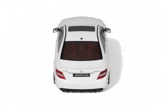 MERCEDES-BENZ C63 AMG DIAMOND WHITE 2007 GT Spirit 1:18 Resinemodell (Türen, Motorhaube... nicht zu öffnen!)