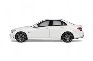 MERCEDES-BENZ C63 AMG DIAMOND WHITE 2007 GT Spirit 1:18 Resinemodell (Türen, Motorhaube... nicht zu öffnen!)
