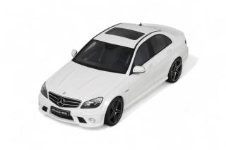 MERCEDES-BENZ C63 AMG DIAMOND WHITE 2007 GT Spirit 1:18 Resinemodell (Türen, Motorhaube... nicht zu öffnen!)