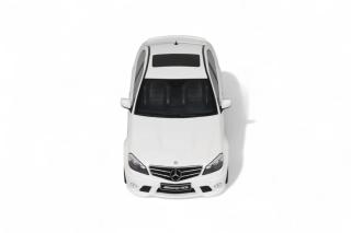 MERCEDES-BENZ C63 AMG DIAMOND WHITE 2007 GT Spirit 1:18 Resinemodell (Türen, Motorhaube... nicht zu öffnen!)