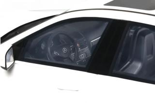 MERCEDES-BENZ C63 AMG DIAMOND WHITE 2007 GT Spirit 1:18 Resinemodell (Türen, Motorhaube... nicht zu öffnen!)
