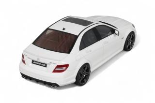 MERCEDES-BENZ C63 AMG DIAMOND WHITE 2007 GT Spirit 1:18 Resinemodell (Türen, Motorhaube... nicht zu öffnen!)