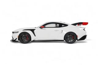 FORD MUSTANG GTD \"SPIRIT OF AMERICA\" PERFORMANCE WHITE 2025 GT Spirit 1:18 Resinemodell (Türen, Motorhaube... nicht zu öffnen!)