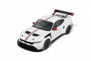 FORD MUSTANG GTD \"SPIRIT OF AMERICA\" PERFORMANCE WHITE 2025 GT Spirit 1:18 Resinemodell (Türen, Motorhaube... nicht zu öffnen!)