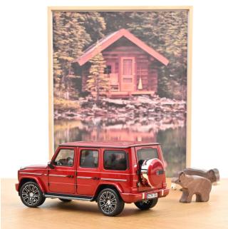 Mercedes-Benz G-Class 2024 Hyazinthrot Norev 1:18 Metallmodell