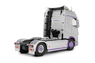 Volvo FH Globetrotter XL silb./lila Solido 1:24 Metallmodell