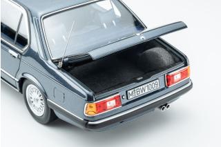 BMW 745i E23 (1984) - arctic blue met. Touring Modelcars 1:18 Metallmodell 4 Türen, Motorhaube und Kofferraum zu öffnen!