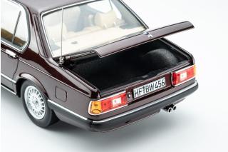 BMW 745i E23 (1984) - burgundy red met. Touring Modelcars 1:18 Metallmodell 4 Türen, Motorhaube und Kofferraum zu öffnen!