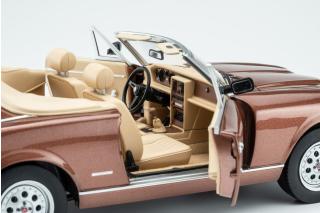 Pininfarina Spidereuropa 1982 - marrone chiaro Touring Modelcars 1:18 Metallmodell 2 Türen, Motorhaube und Kofferraum zu öffnen!