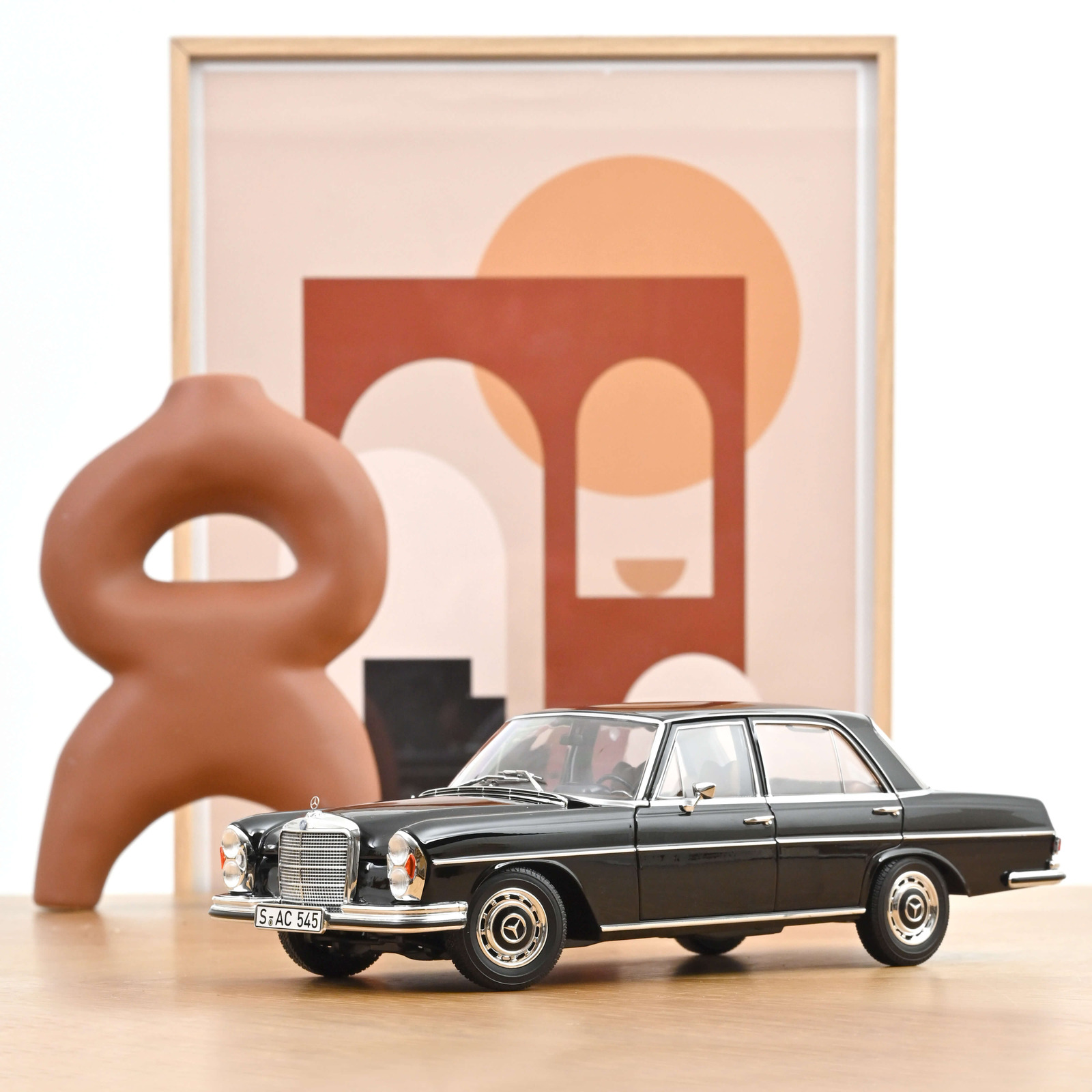 Modelcar Mercedes-Benz 280 SE 1968 Black (Reprod 2026) Norev 1:18