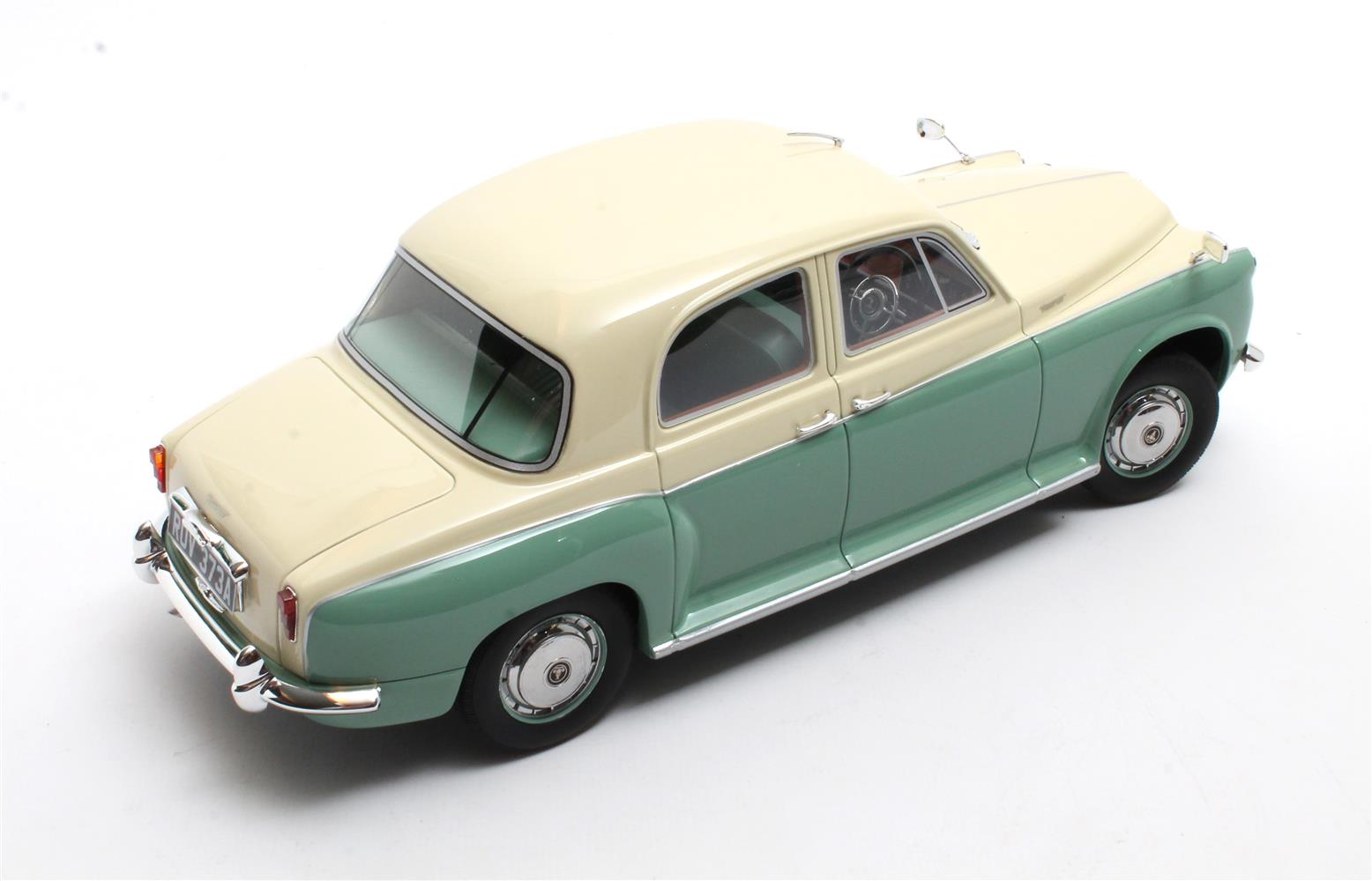 Cult Scale Models 1:18 Rover 110 P4 année 1962 gris / bordeaux CML173-1