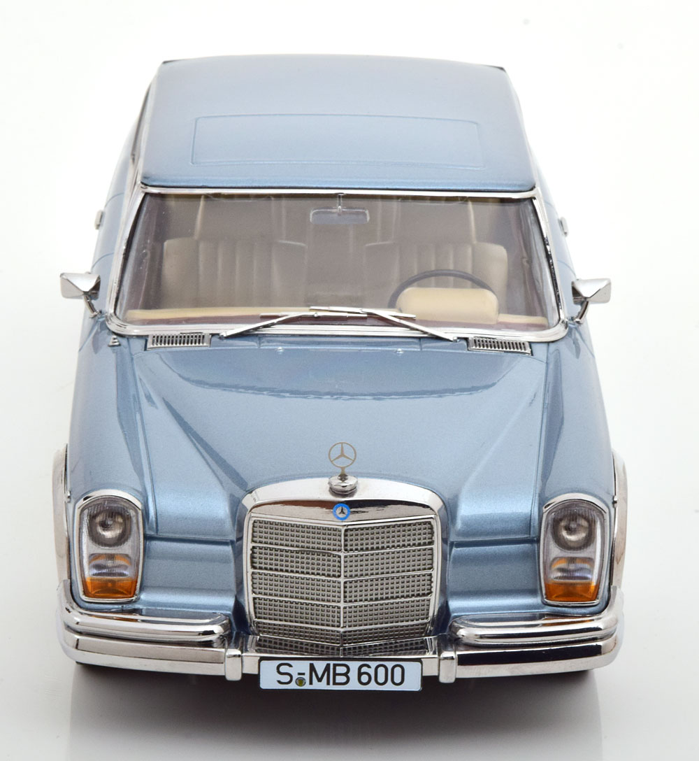 Voiture miniature Mercedes 600 SWB W100 hellblau-metallic 1963 MCG 1:18  Metallmodell, Türen und Hauben nicht zu öffnen sur