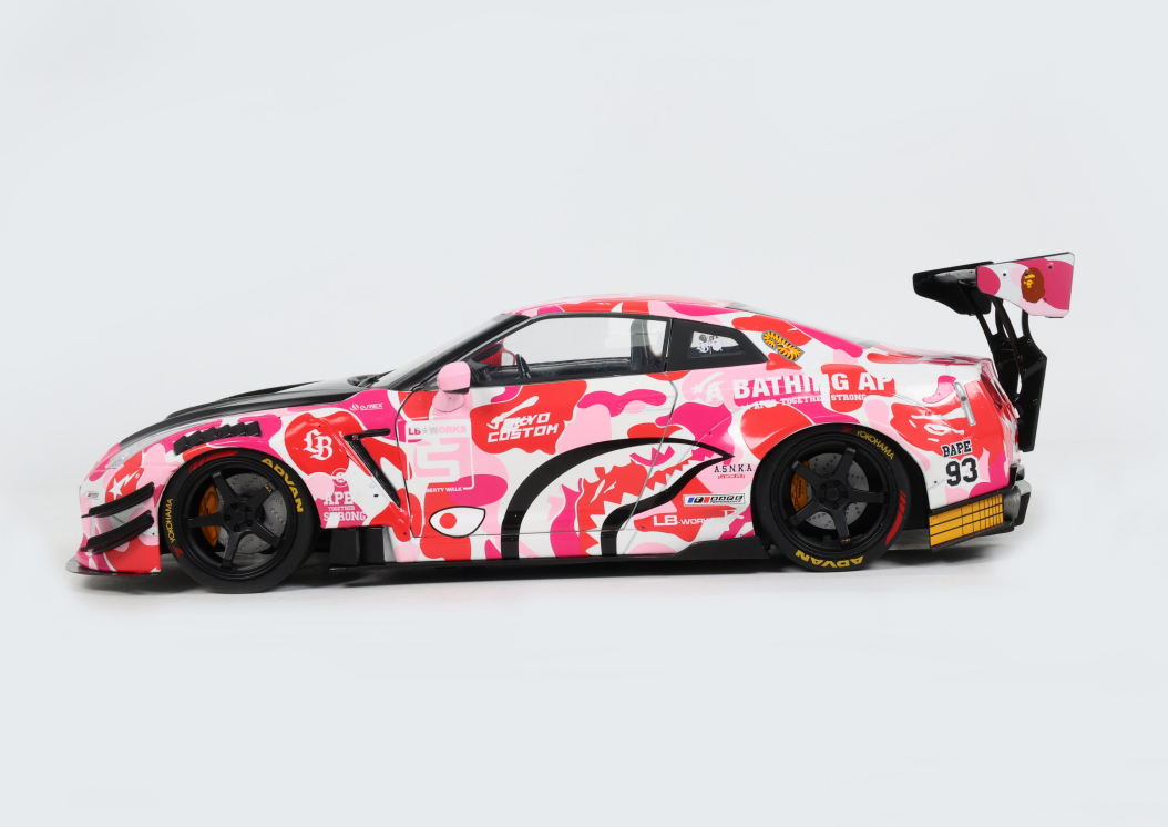 Modellauto NISSAN GT-R (R35) W/ LIBERTY WALK BODY KIT 2.0 PINK CAMO ...