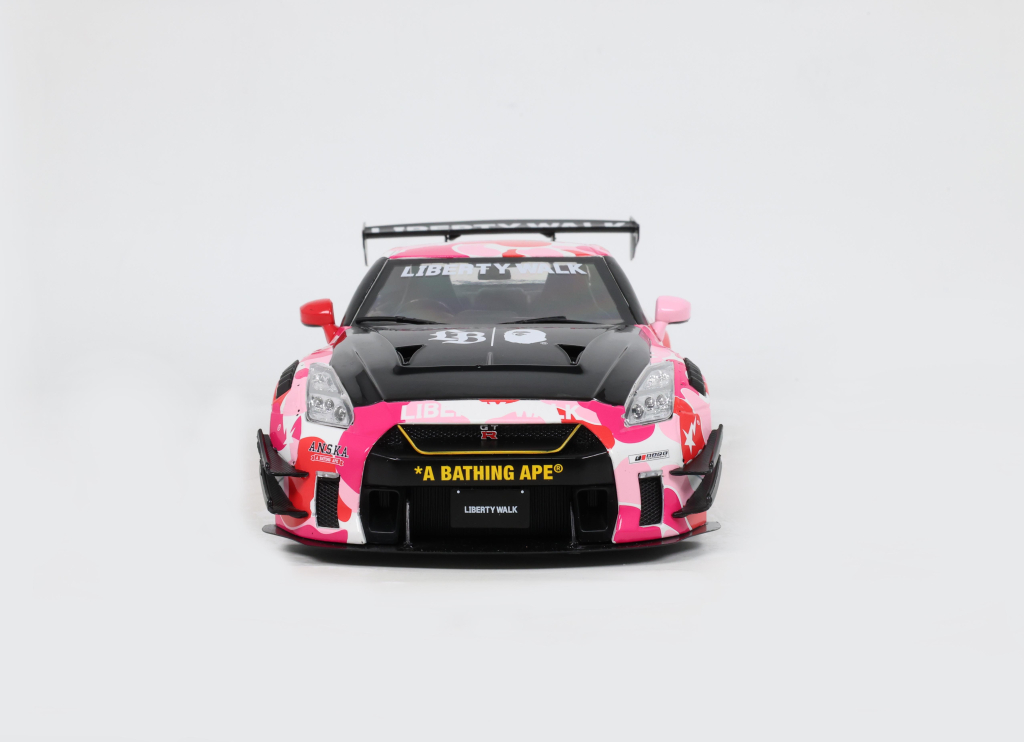 Modellauto NISSAN GT-R (R35) W/ LIBERTY WALK BODY KIT 2.0 PINK CAMO ...